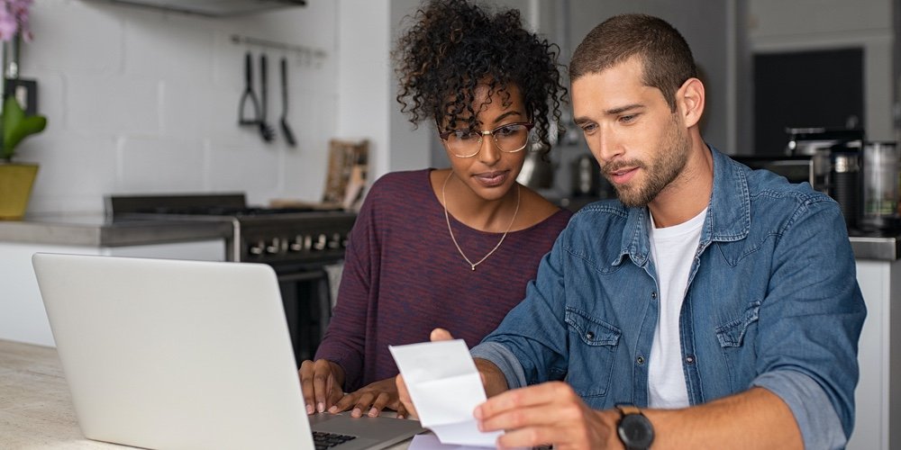 couple doing their banking.jpg